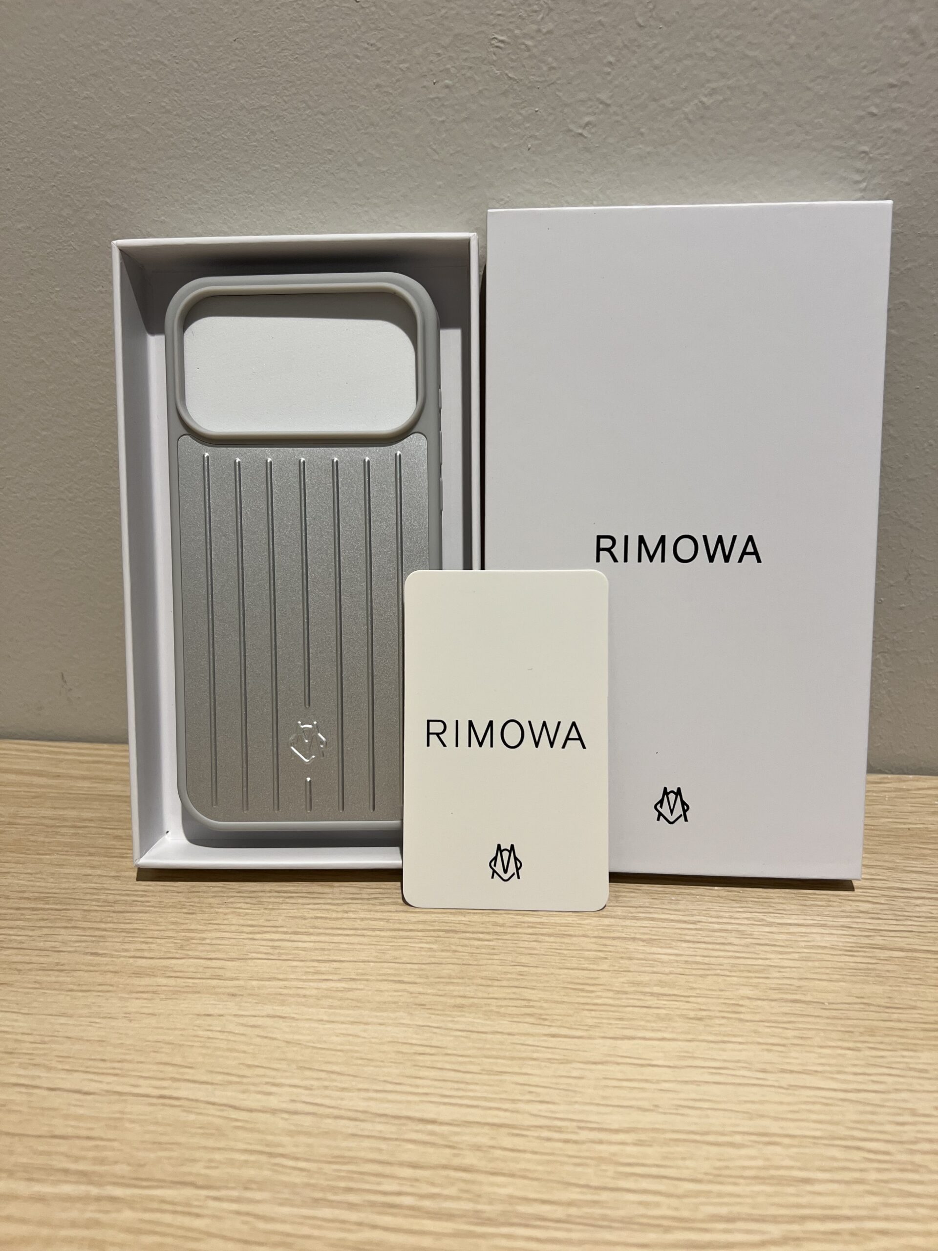 IMG_1096 RIMOWA for 17 pro & 17 Pro Max Silver - الصورة 1